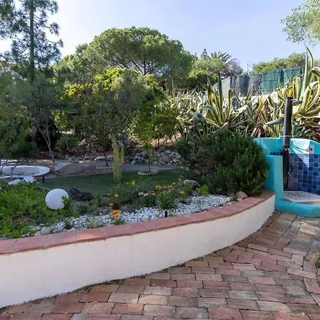 Eta, Con Giardino - Piscina E Distante 2 Minuti A Piedi Dalla Torre delle Stelle