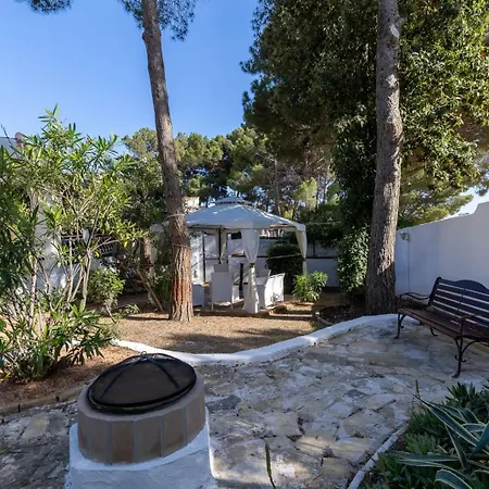 Eta, Con Giardino - Piscina E Distante 2 Minuti A Piedi Dalla Villa Torre delle Stelle