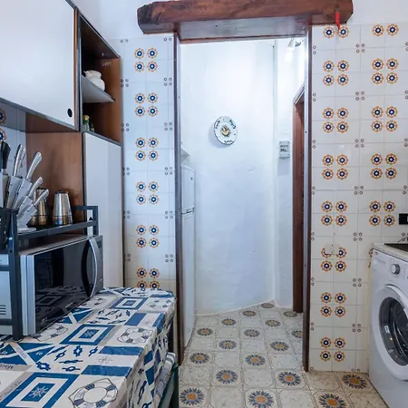 Eta, Con Giardino - Piscina E Distante 2 Minuti A Piedi Dalla *