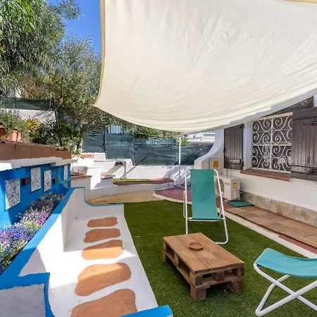 Eta, Con Giardino - Piscina E Distante 2 Minuti A Piedi Dalla Torre delle Stelle