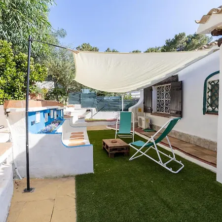 Eta, Con Giardino - Piscina E Distante 2 Minuti A Piedi Dalla