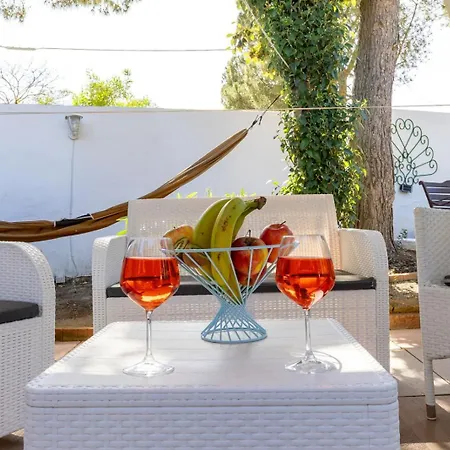 Eta, Con Giardino - Piscina E Distante 2 Minuti A Piedi Dalla Villa