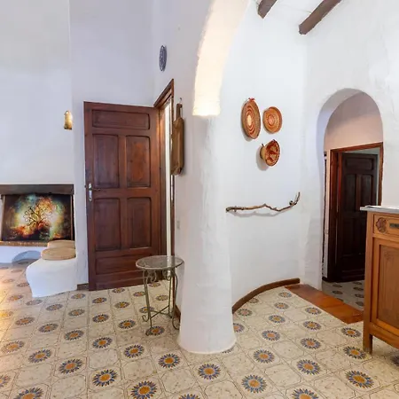 Villa Eta, Con Giardino - Piscina E Distante 2 Minuti A Piedi Dalla