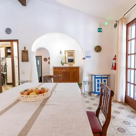 Eta, Con Giardino - Piscina E Distante 2 Minuti A Piedi Dalla Villa
