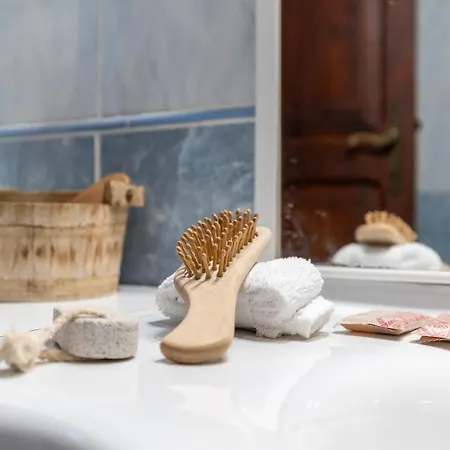 Eta, Con Giardino - Piscina E Distante 2 Minuti A Piedi Dalla *