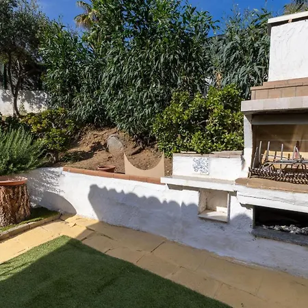 Eta, Con Giardino - Piscina E Distante 2 Minuti A Piedi Dalla 빌라 *